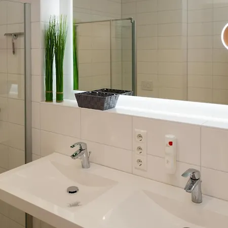 Neubrandenburg Apartamento *